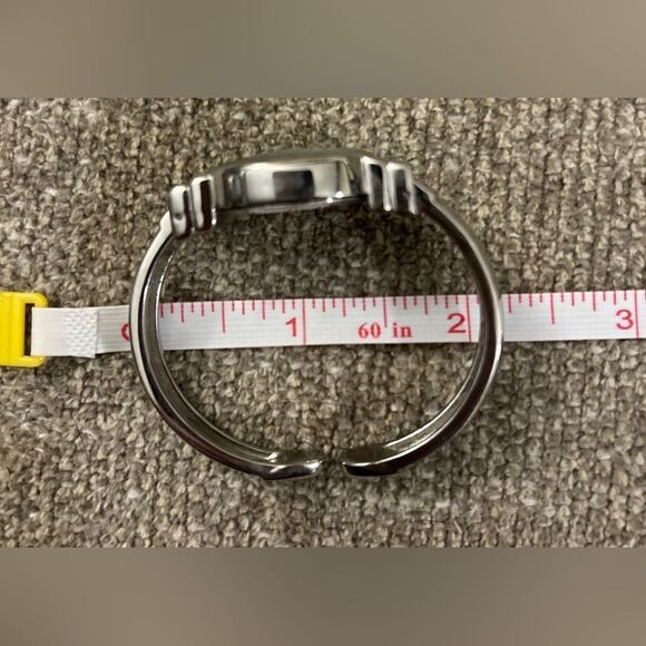 Ladies Elkon silver tone watch with spring bangle type band - Picture 8 of 11